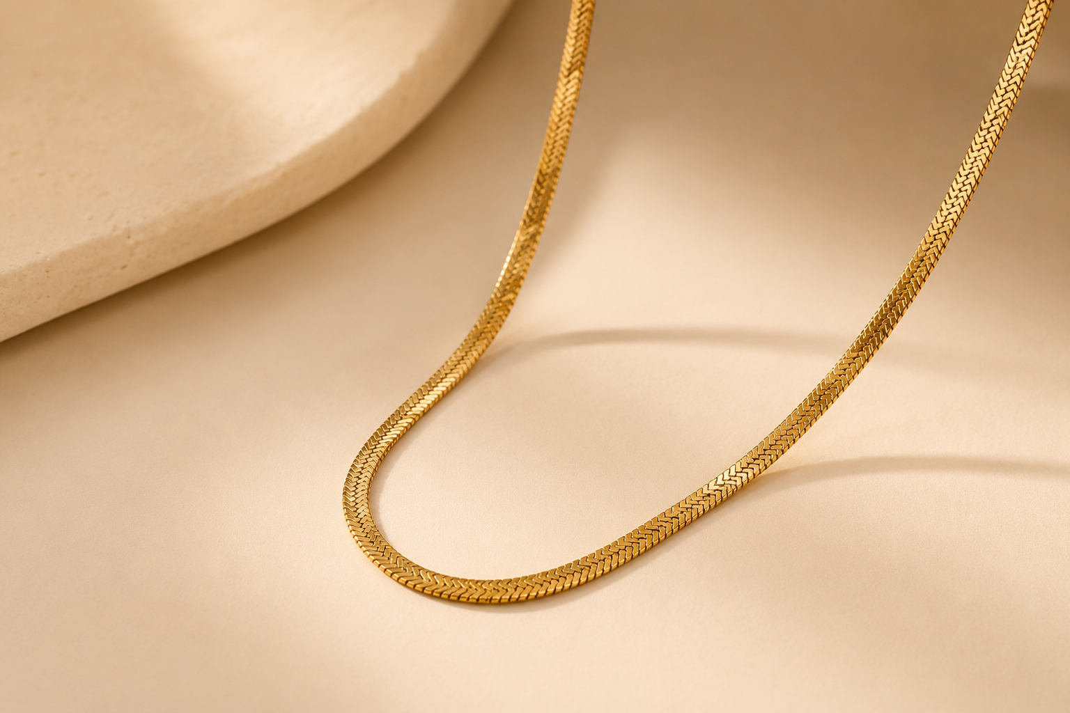 LUMÉRA Herringbone Halskette – 18K vergoldet