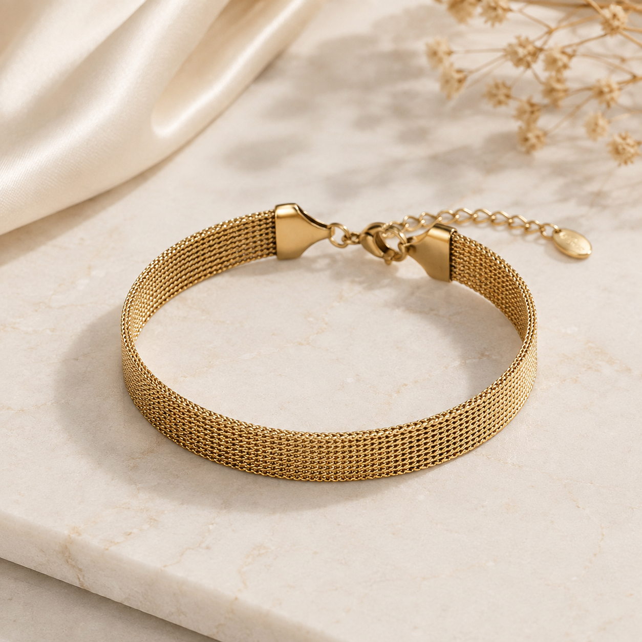 LUMÉRA Sandra – Gold Bracelet
